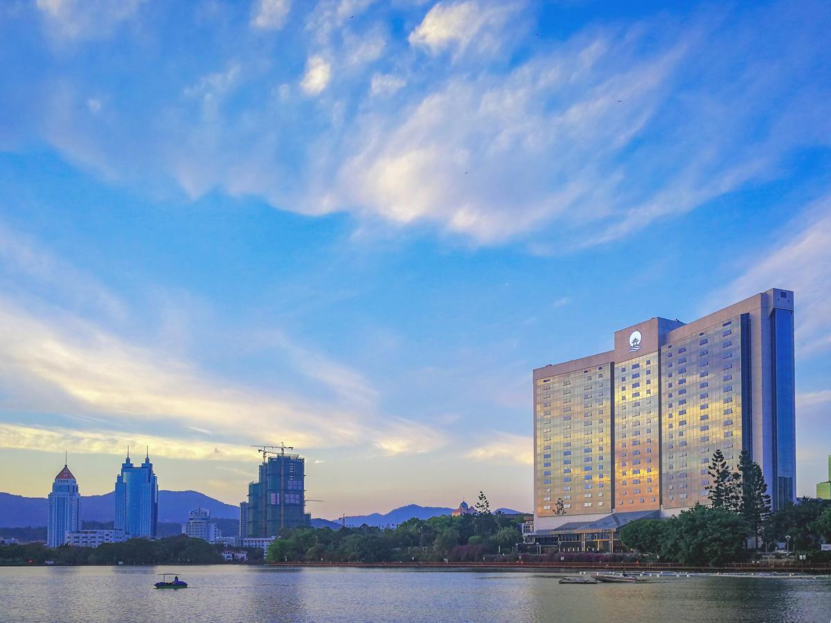 Fuzhou Lakeside Hotel Exterior photo